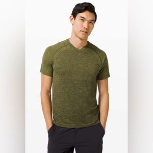 NWOT Lululemon Metal Vent Tech Short Sleeve V 2.0
Soleil / Graphite Grey